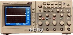 Tektronix TDS2024C 4 CHANNEL DIGITAL STORAGE OSCILLOSCOPE 200MHz 2GS/s Used JPN