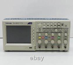 Oscilloscope de stockage numérique Tektronix TDS2024C 200 MHz d'occasion du Japon