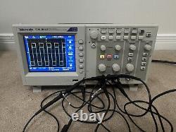 Oscilloscope de stockage numérique à deux canaux Tektronix TDS2002C