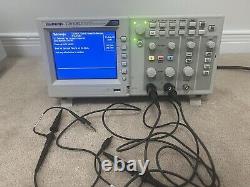 Oscilloscope de stockage numérique à deux canaux Tektronix TDS2002C