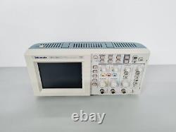 Oscilloscope de stockage numérique à deux canaux Tektronix TDS2002 avec sondes Lab