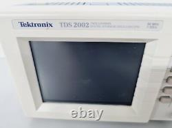 Oscilloscope de stockage numérique à deux canaux Tektronix TDS2002 avec sondes Lab