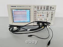 Oscilloscope de stockage numérique à deux canaux Tektronix TDS2002 avec sondes de laboratoire