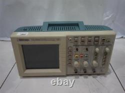 Oscilloscope de stockage numérique à deux voies Tektronix TDS2002