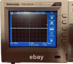 Oscilloscope de stockage numérique à quatre canaux Tektronix TDS2024C 200MHz - Utilisé et fonctionnel