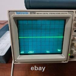Oscilloscope de stockage numérique portable Tektronix 2230 de 100 MHz pour unité de test.