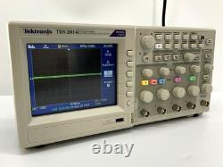 Oscilloscope numérique Tektronix Tds2014C avec accessoires standards calibrés