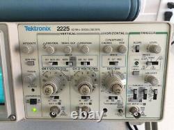 Tektronix 2221a 100 Mhz Stockage Numérique Oscilloscope Testé Avec Tous Les Accesso