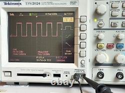 Tektronix TPS2024 200 MHz 4 CH Oscilloscope de stockage numérique LIRE
