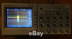 Tektronix Tds2014b 4 Canaux De Stockage Numérique Oscilloscope 100mhz 1gs Pour La Réparation